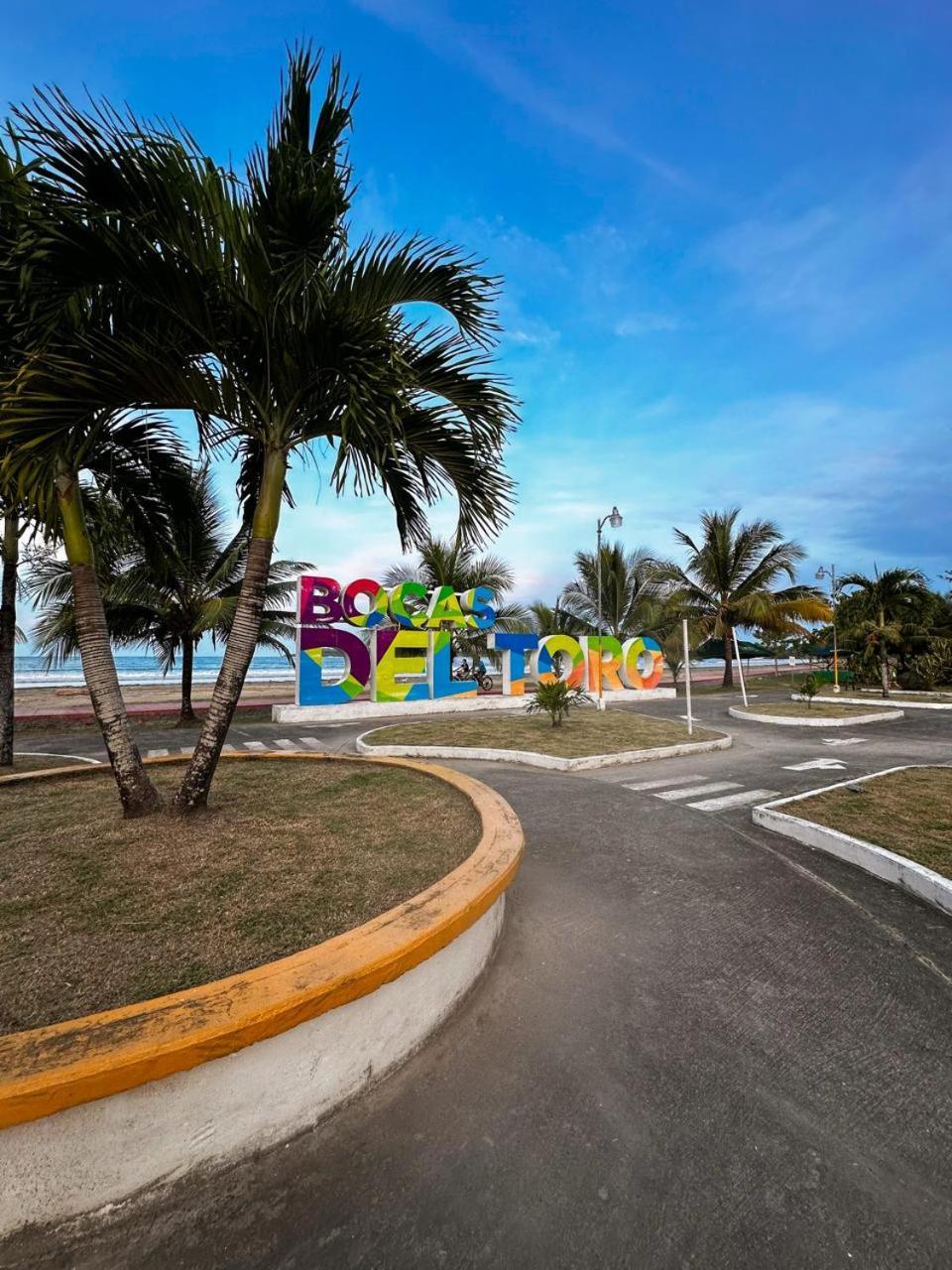 La Y Surf Camp Hotel Bocas Town Luaran gambar